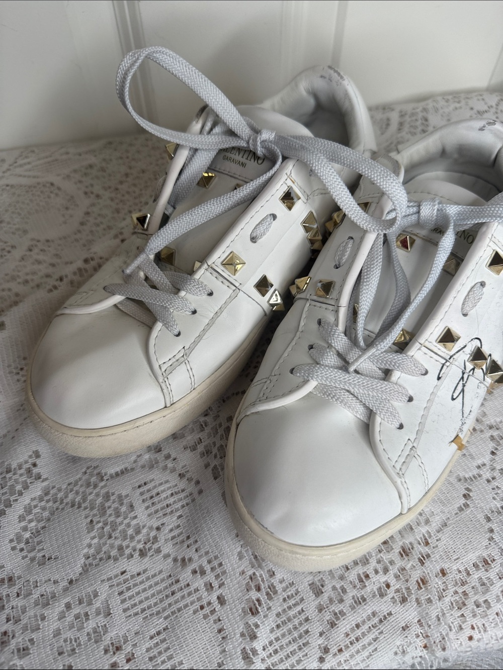 Valentino Garavani White Leather Studded Lace-Up Sneakers with gold Sz 6.5 - Picture 5 of 7